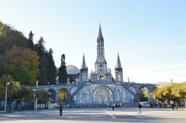 ＦＩＮＥ ＲＯＡＤ―世界のモダンな教会堂を訪ねて（１８）フランスの教会④ ルルドの泉と大聖堂　西村晴道