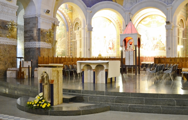 ＦＩＮＥ ＲＯＡＤ―世界のモダンな教会堂を訪ねて（１８）フランスの教会④ ルルドの泉と大聖堂　西村晴道