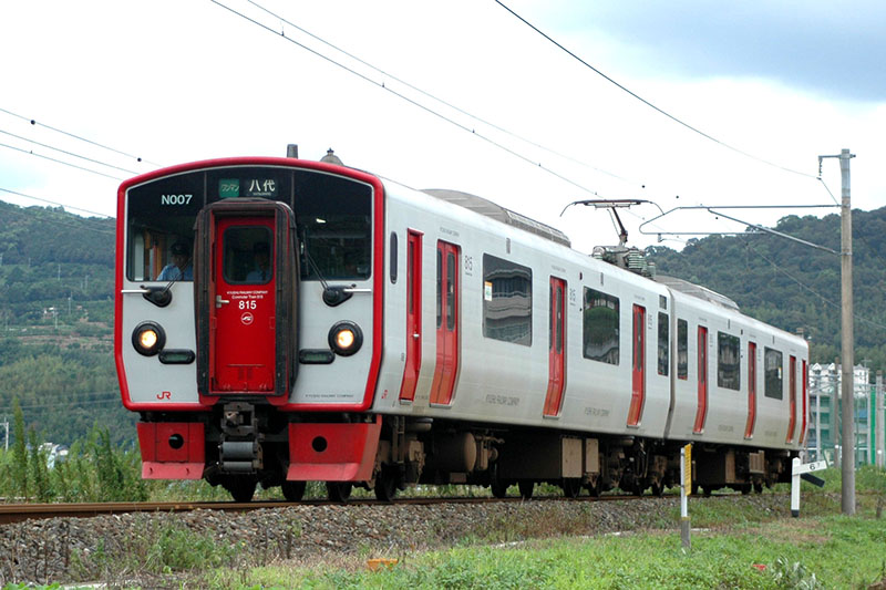 ＪＲ日豊線で列車が倒木と衝突、男子高校生が耳切るけが　大分県日出町