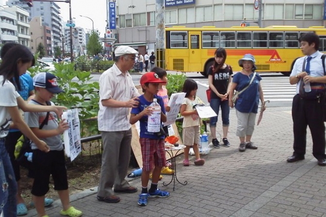 存続危機の京都・花園教会水族館、教会学校と地域の子どもたちが街頭募金活動
