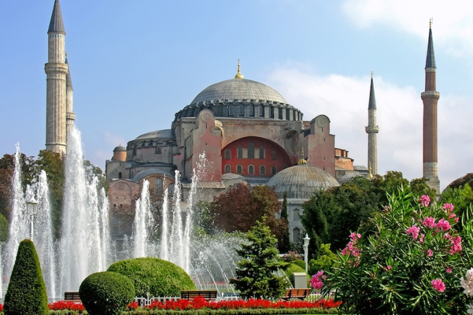 トルコ宗務省、旧聖堂・モスクの博物館でイスラムの祈りを許可　正教会全地総主教が互いの信仰の尊重を要求