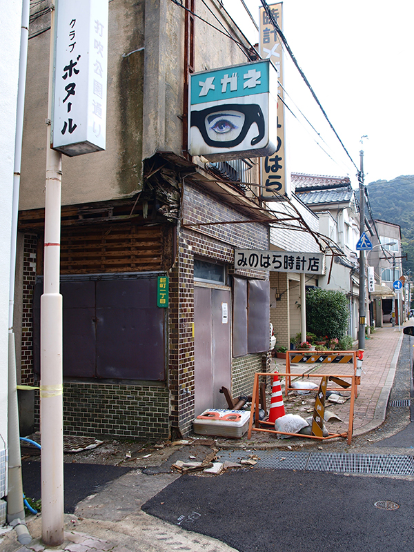 鳥取地震ルポ：震度６弱で被害受けた倉吉市の現状、災害ボランティア求める現場の声
