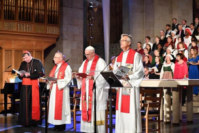 ルーテルとカトリック、宗教改革共同記念の歴史的な共同の祈り　教皇とＬＷＦ議長が共同声明に署名