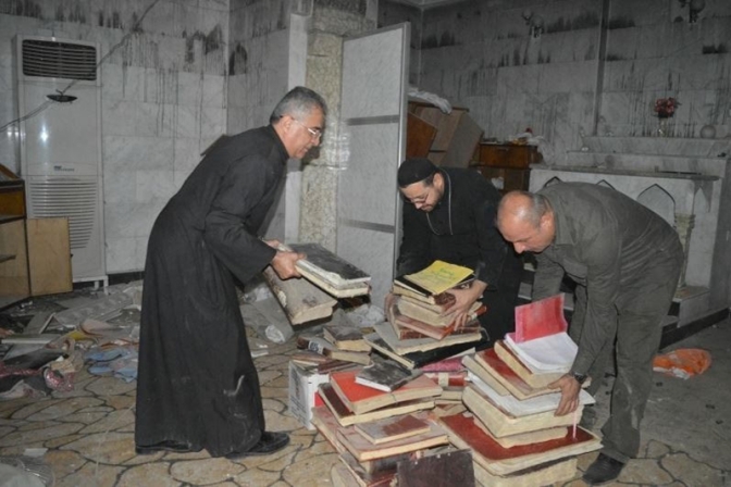 イラクのキリスト教徒、２年ぶりに帰還　ＩＳに破壊された教会で礼拝