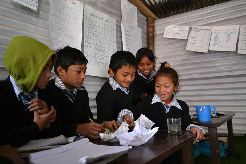 チャイルド・ファンド　書き損じた年賀状でネパールの子どもたちを支援　２５枚で辞書１冊に
