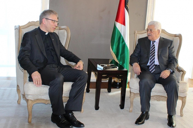 ＷＣＣのトヴェイト総幹事、パレスチナのアッバス議長と会談
