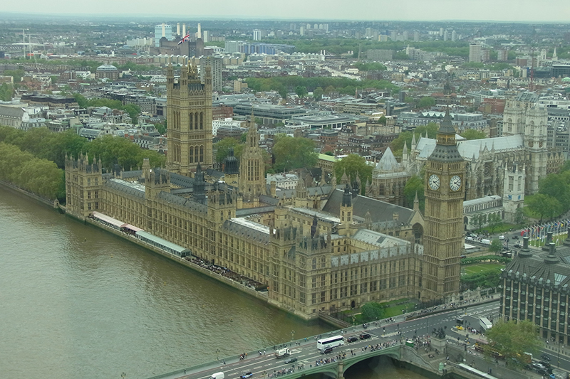 ロンドン議事堂周辺でテロ、４人死亡　英教会指導者らが哀悼の祈り