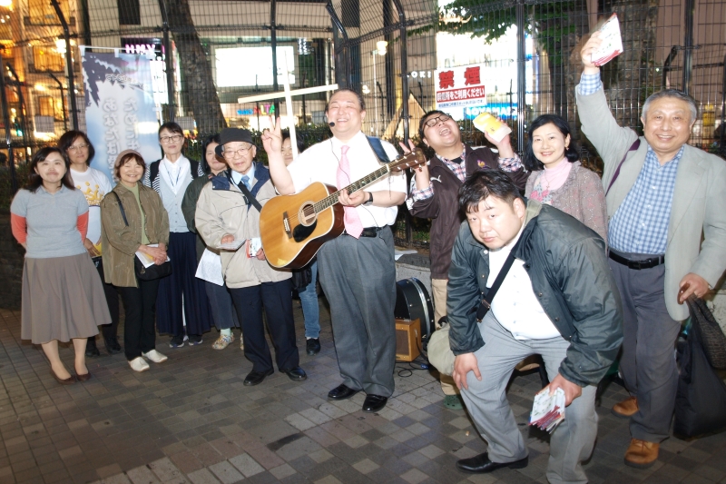 新宿の夜空に響く賛美と福音のメッセージ　その２ 路傍伝道ネットワーク主催　菅野直基牧師