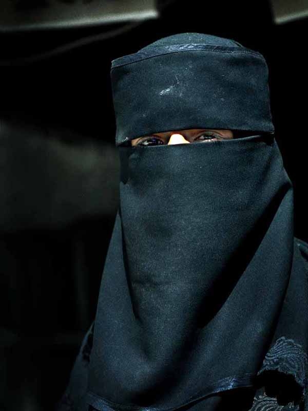 ムスリム女性のベール着用禁止、カナダ・ケベック州で法案可決　教会からも懸念の声