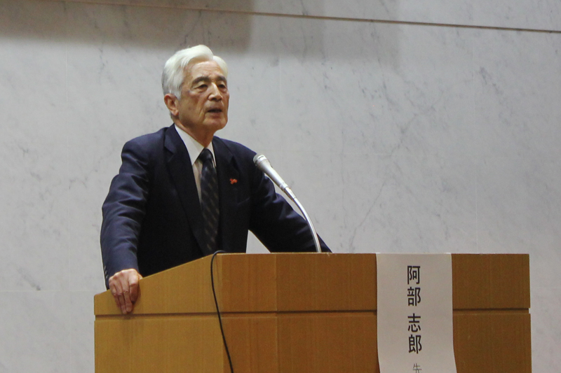 青学大ボランティアセンター開設１周年記念シンポジウム　阿部志郎氏が講演