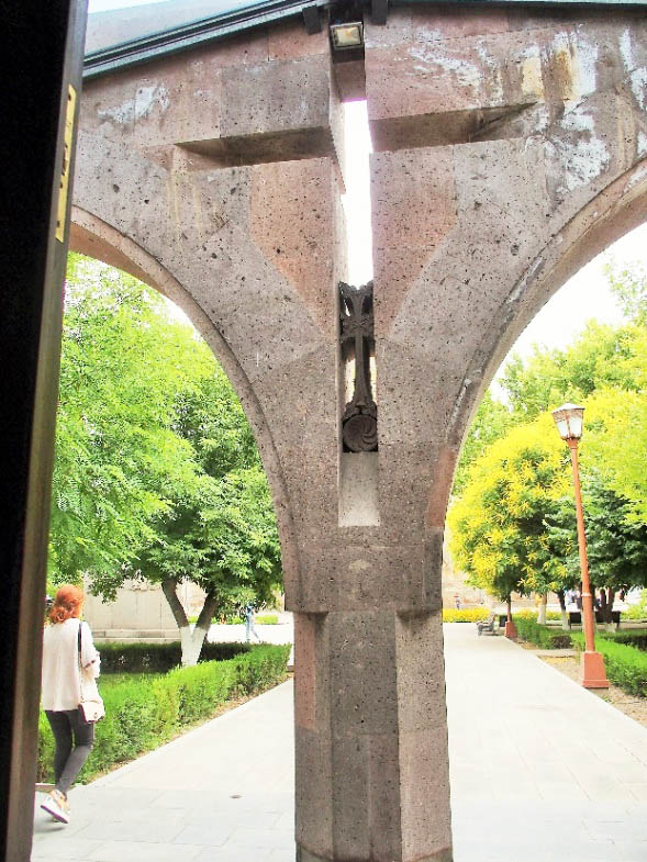 ＦＩＮＥ ＲＯＡＤ（６３）コーカサス３国アルメニア教会シリーズ②エチミアジン大聖堂２　西村晴道