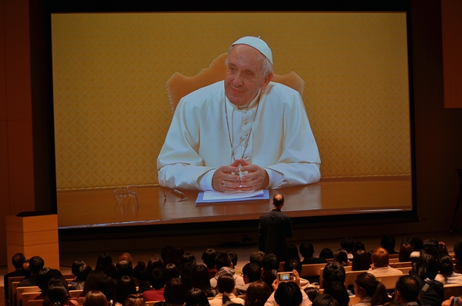 教皇フランシスコ　上智大で学生らと対話