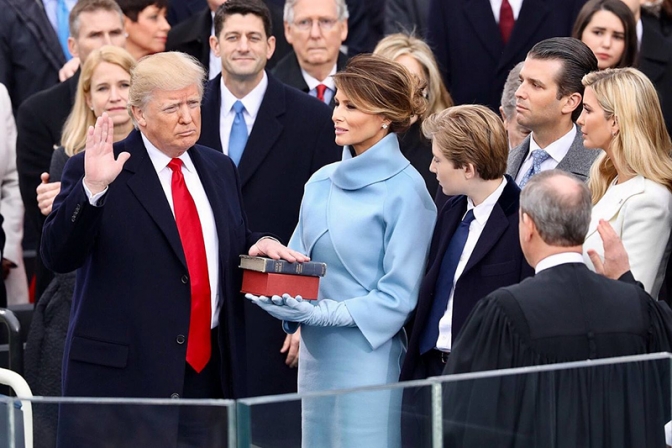 トランプ氏就任１年：米国人の大半「信頼していない」も、多くのクリスチャンは大統領のために祈り