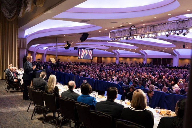 米国家朝餐祈祷会、１００カ国以上から３千人超が参加　トランプ氏が演説