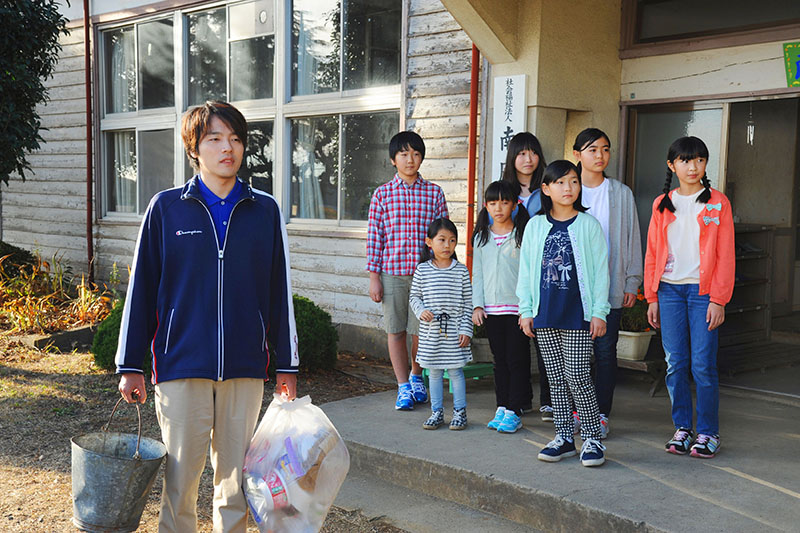 「バケツと僕！」養護施設で展開される先生と教え子の物語