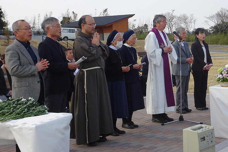 ３・１１の犠牲者を追悼　宗教者ら６０人、被災地で復興願い合同祈願式