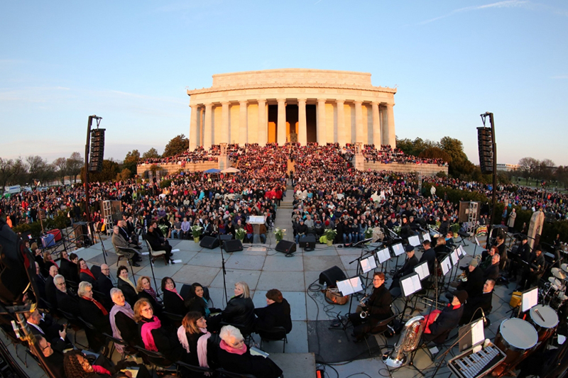 米リンカーン記念堂前で野外イースター礼拝、今年で４０回　１万人が参加