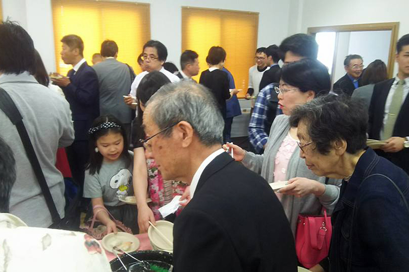 生駒聖書学院で創立者クート氏召天５０周年記念聖会　ひ孫の宣教師家族も参加