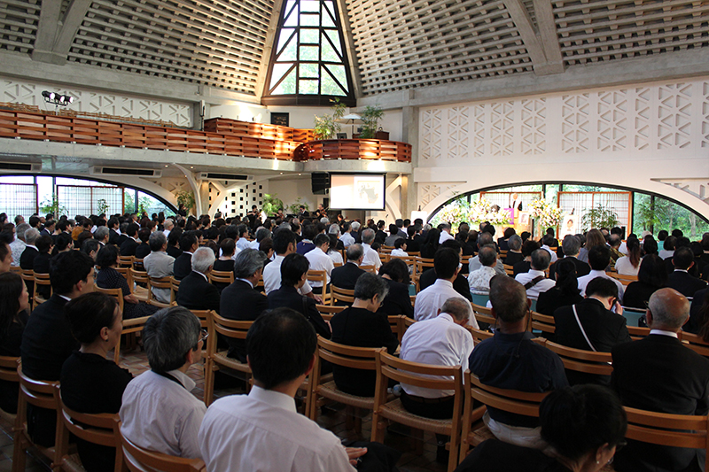 「天国で再会を」　万座温泉日進舘会長・泉堅さんお別れの会