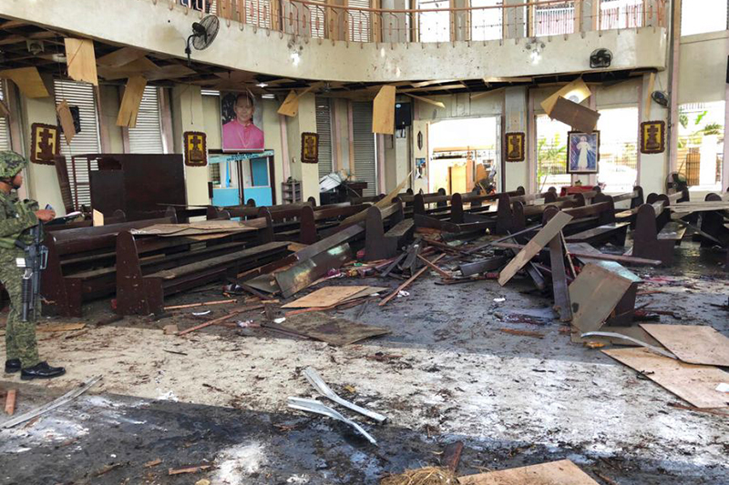 フィリピン南部ホロ島のカトリック教会で爆発、２０人死亡