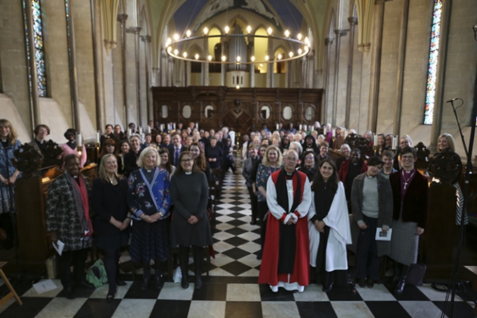 英国国教会、女性司祭誕生から２５年　ランベス宮殿で記念礼拝