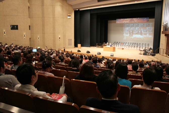 「神は信仰の人と共に働かれる」　東京でアジアリーダーズサミット、聖会に約千人が参加