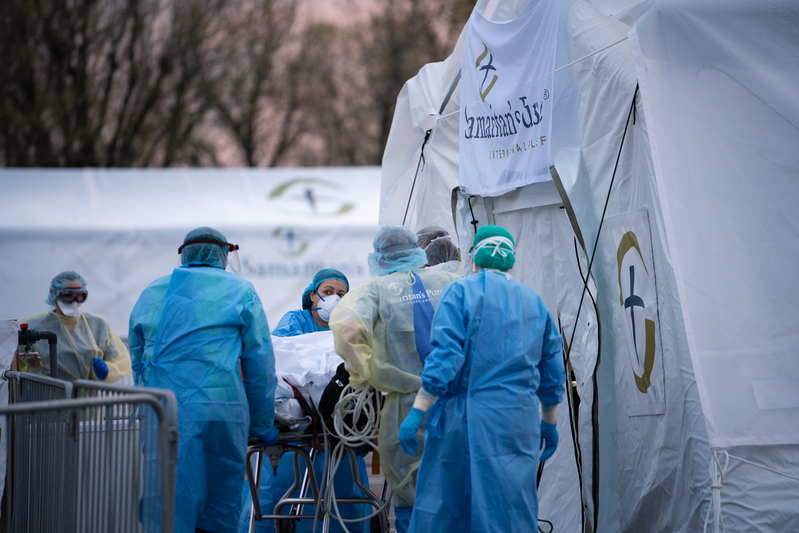 サマリタンズ・パース、イタリアに医療チーム派遣　救急野外医療施設設置