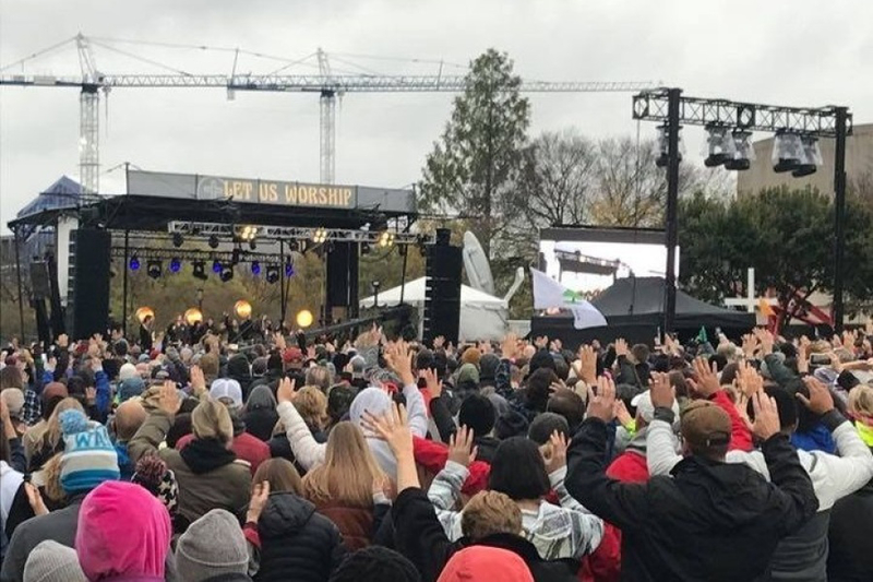 米首都ワシントンで３万５千人が祈り　「神は働かれている」