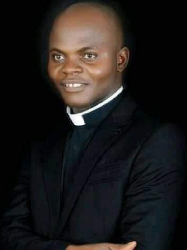 誘拐された３０代のカトリック神父、遺体で発見　ナイジェリア