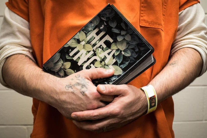 聖書に基づいた更生トラウマ治療プログラム、受刑者対象の実地研究で顕著な効果