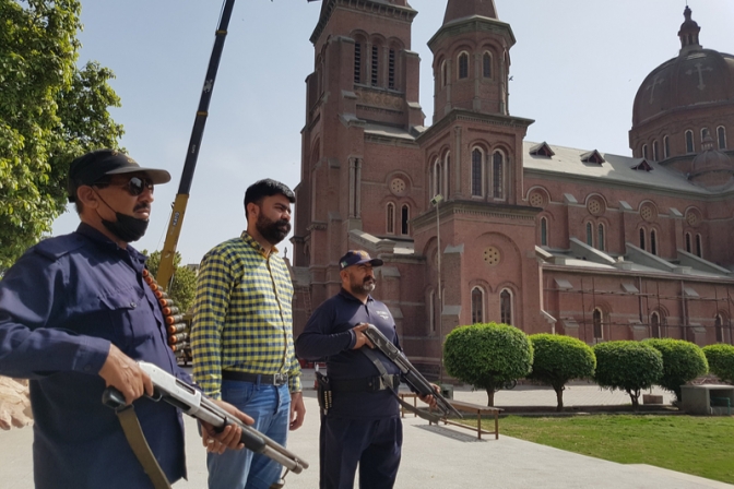 パキスタンの教会、タリバン復権の影響懸念し警備を強化