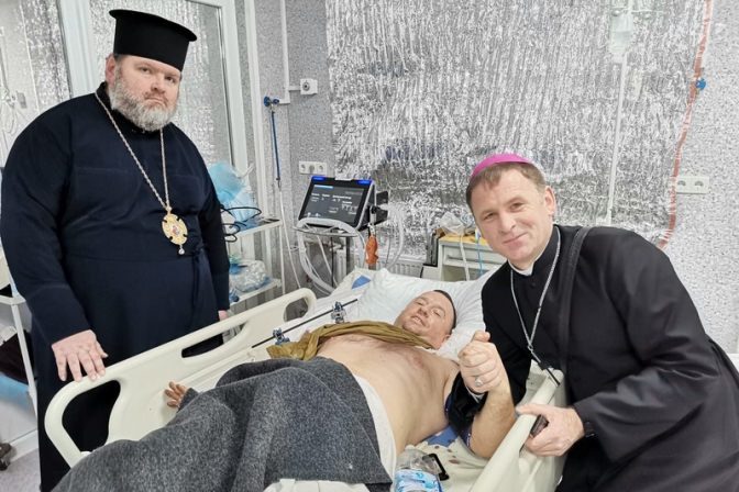 「私たちはここにとどまります」　ウクライナで奉仕する聖職者たち
