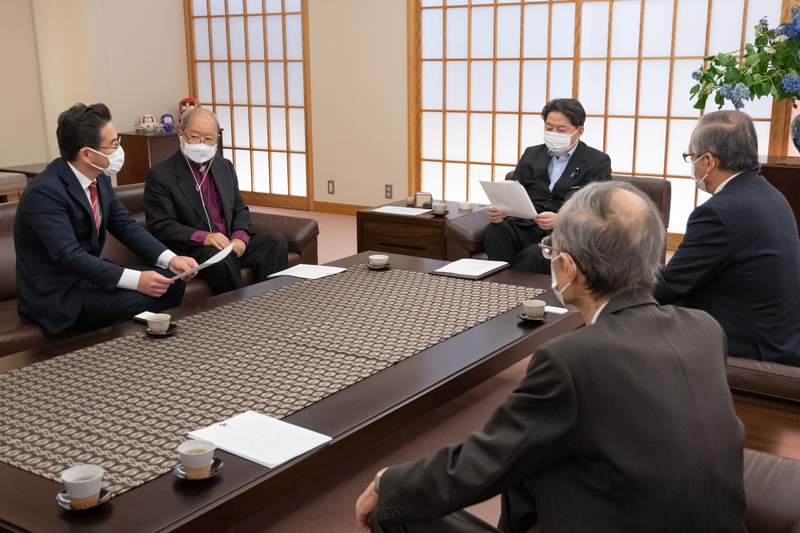 ＷＣＲＰ日本委の代表者ら、林外相と面会　核禁条約第１回会議に向けた声明手渡す