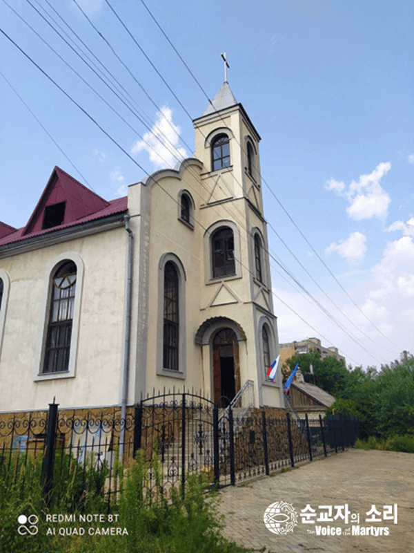 礼拝中に兵士が侵入し教会閉鎖、牧師拘束、礼拝堂接収　ウクライナのロシア占領地の苦境