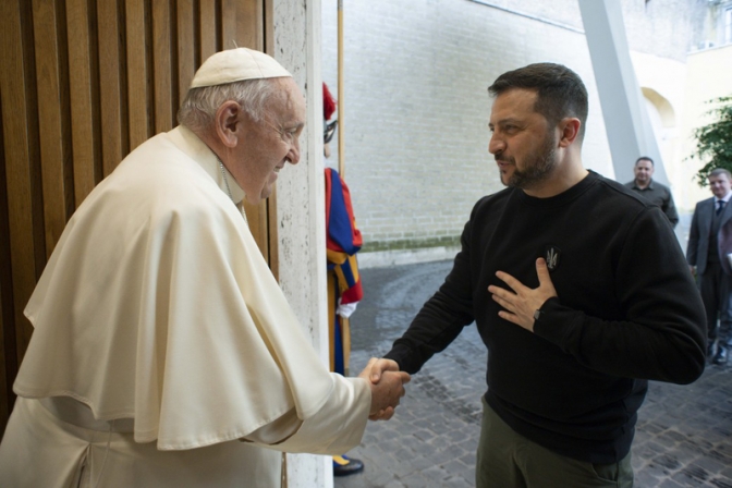 ウクライナのゼレンスキー大統領、バチカンでローマ教皇と会談