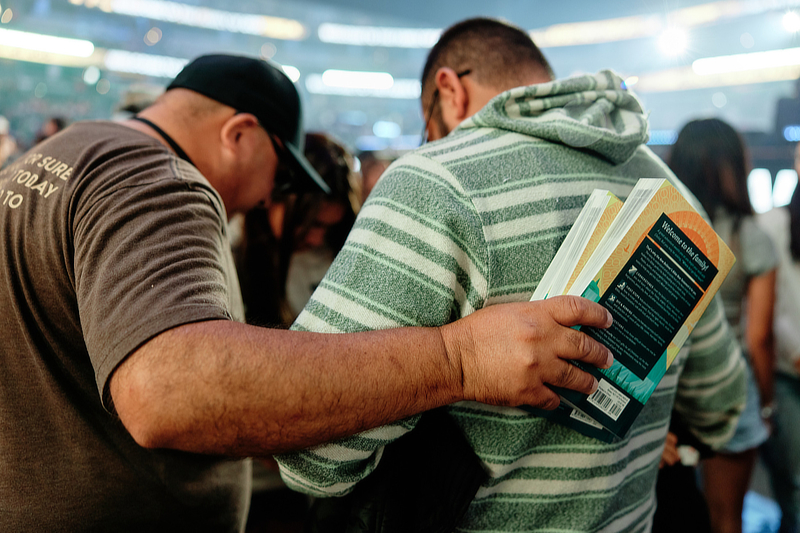 ６７００人超がイエス信じる決心、米ホンダセンターで伝道集会