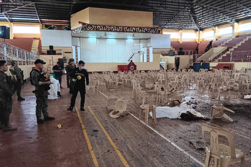 フィリピンでカトリックのミサ狙った爆発、４人死亡　「イスラム国」が犯行声明