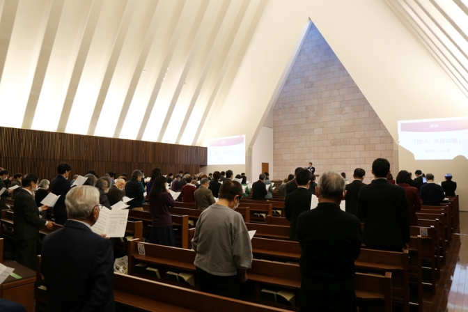 「光は闇の中で輝いている」　日本聖書協会がクリスマス礼拝、聖書事業功労者を表彰