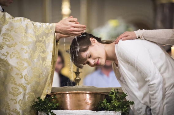 フランスで復活祭に１万２千人が受洗　「脱キリスト教化」進む中でも増える洗礼志願者