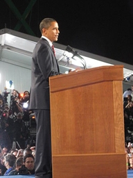昨年１１月４日に行われた米国大統領選で勝利宣言をするバラク・オバマ次期米大統領＝シカゴのグラント･パークで