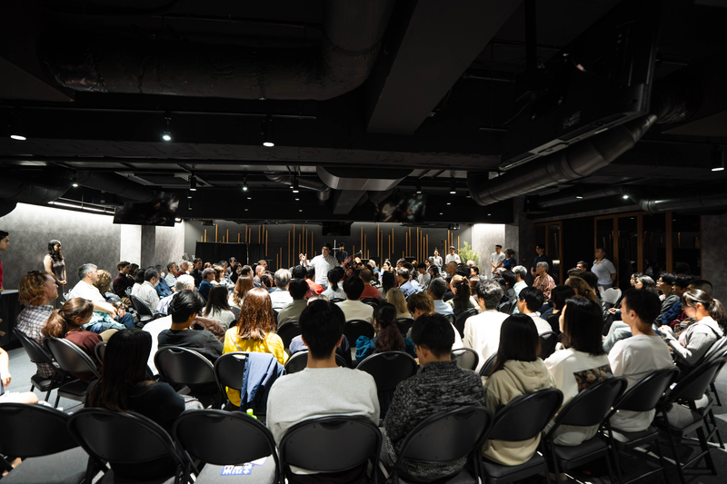 １５人の演者でマルコ福音書を再現、観客をイエスの物語に引き込む「マルコドラマ」