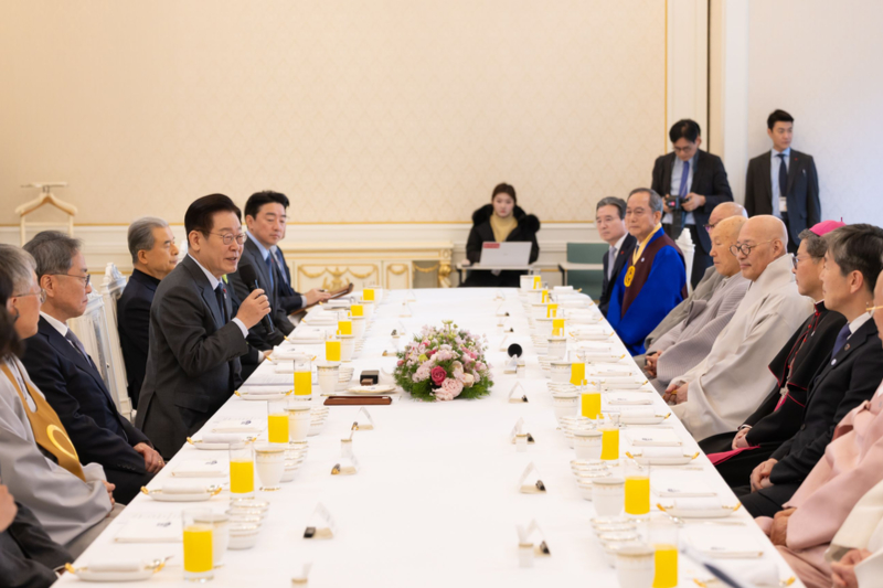 韓国の李在明大統領、国内の宗教指導者らと懇談会　旧統一協会や新天地の問題にも言及
