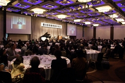 今年は教職者ら１００人以上を含む約３５０人が参加し、昨年の２００人から大幅に規模が拡大した＝１３日、京王プラザホテル（東京都新宿区）で 