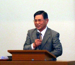 生駒聖書学院のモットーである「不可能は挑戦となり可能となる」は現実であり自らがその生き証人です、と証した第６期生の永井明牧師。