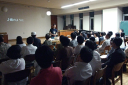 会場は満席で立ち見も出た=7月31日、東京大学学生基督教青年会(東大YMCA)で 会場は満席で立ち見も出た=7月31日、東京大学学生基督教青年会(東大YMCA)で