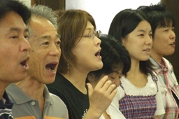 ニューライフ・クリスチャン・ミニストリーズ教会（東京都福生市）で行われたワークショップの参加者ら