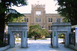 東北学院大学の正門