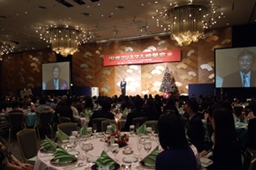 昨年の国会クリスマス晩餐会には国会議員のほか、官僚や財界人、国内外のキリスト教関係者ら約５００人が集まった＝０８年１２月１日、東京・紀尾井町のホテルニューオータニで 
