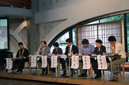 パネルディスカッションには大学教員や専門家ら６人が参加した＝１８日、東京都新宿区の淀橋教会で