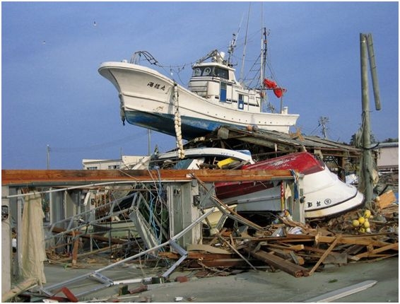 大津波で被害を受けた船舶の様子（写真提供：クラッシュ・ジャパン）